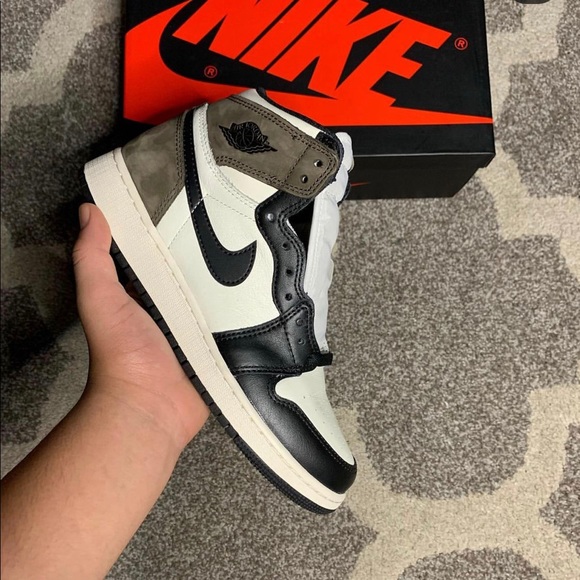 Jordan 1 Retro High “Dark Mocha”